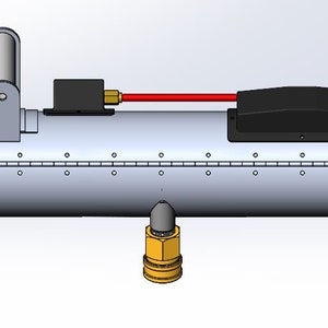 K&ouml;nnte beinhalten: Eine silberne Metalld&uuml;se mit einem schwarzen Steuerkasten und einem roten Kabel. Die D&uuml;se hat ein rundes, spitzes Ende und eine Reihe kleiner L&ouml;cher an der Seite. Sie hat einen gelben Anschluss unten und einen Messinganschluss rechts.