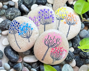 Bemalter Stein, Blumen – Kieselsteine mit Naturmotiven, Felsen mit Blumenmotiven, Blumen, Pflanzen, Heimdekoration, Meditationsmandalasteine, Punktkunst