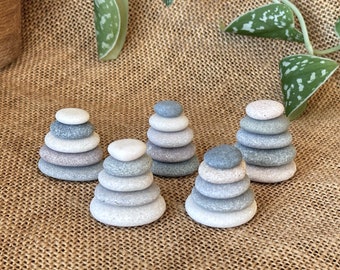 Set mit 5 kleinen süßen Ausgleichssteinen – Zen-Meditation, Yoga, Steinhaufen, stapelbare Skulptur, Stimmungssteine, flache Strand-Kieselstein-Dekoration