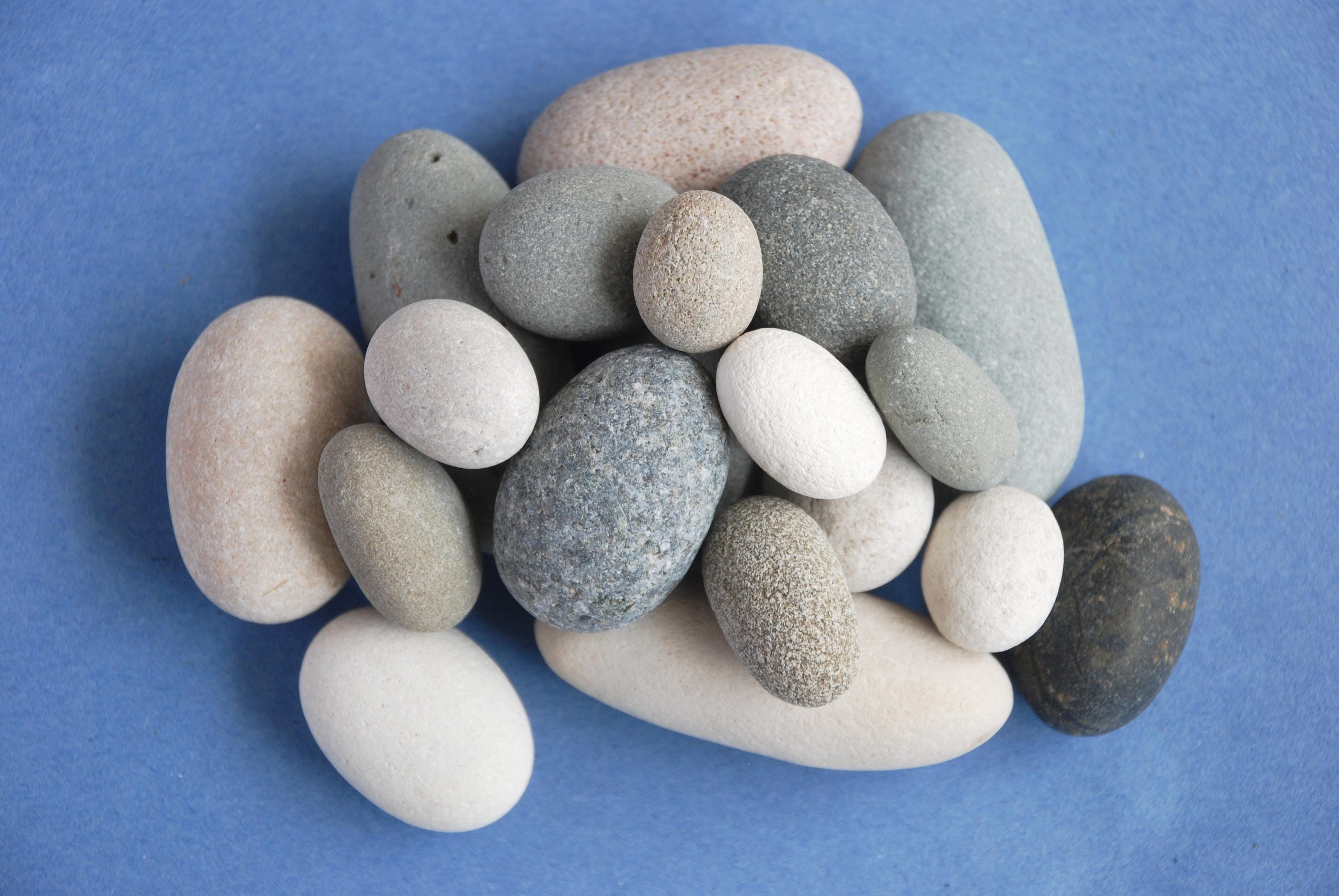 19 Egg Shaped Stones 1.5x2-3x7cm sea beach stones egg shaped | Etsy