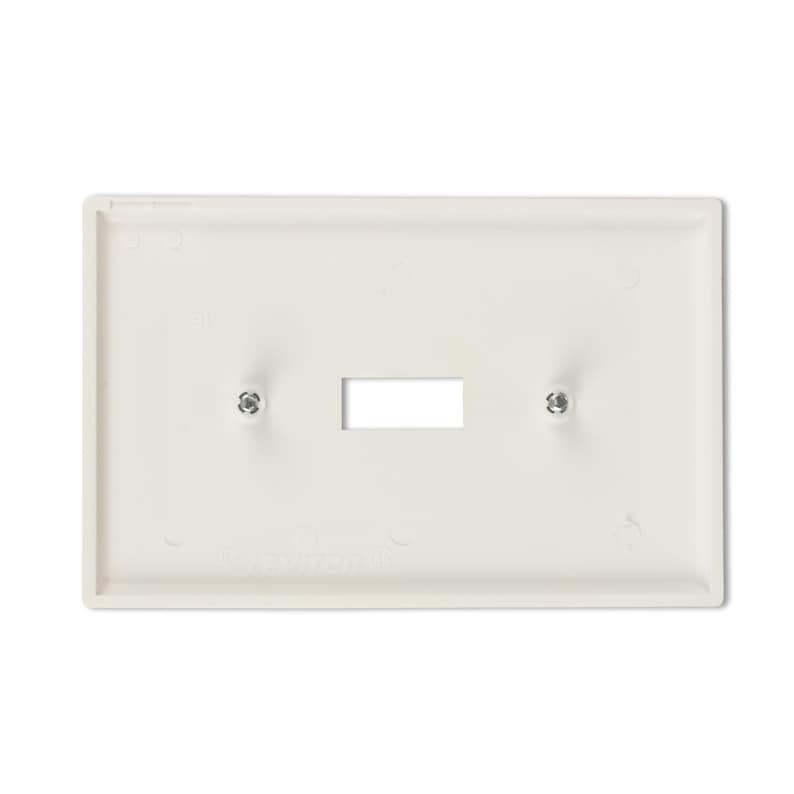 Pode incluir: Uma tampa de interruptor de luz retangular branca com uma &uacute;nica abertura retangular. Dois parafusos prateados prendem a tampa. A marca "Leviton" est&aacute; sutilmente impressa na borda inferior. Este componente el&eacute;trico &eacute; projetado para um interruptor de luz padr&atilde;o.
