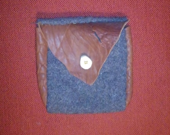 Belt pouch. Belt bag. Wool and leather.