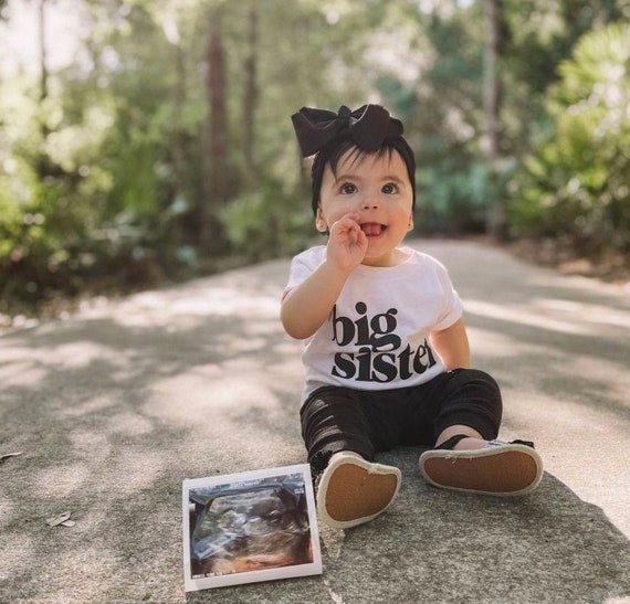 Camiseta De Bebé Tipografía negra de hermana grande retro