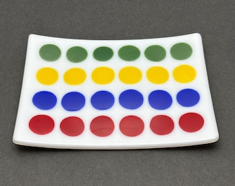 Plato de vidrio fundido: puntos de colores primarios, plato artístico