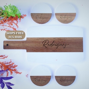 Marble & Wood Cutting Board and Coaster Set – Personalized Wedding Gift – Engraved Cheese Board with Matching Coasters, Custom Kitchen Gift
