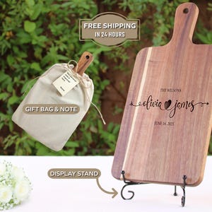 Tabla de cortar personalizada con asa, regalo de despedida de soltera, tabla de charcutería, bandeja para servir, regalo de boda, inauguración de la casa, personalizada, grabada