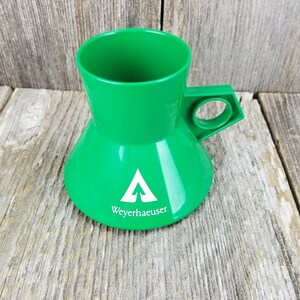 Weyerhaeuser Green Plastic Commuter Coffee Travel Mug Tea Cup 12 oz. Advertising