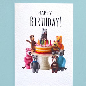 Carte de voeux drôle d'ours en peluche tricotés et de gâteau d'anniversaire - joyeux anniversaire - nounours mignon - carte drôle pour un être cher - ours amusant - animal mignon
