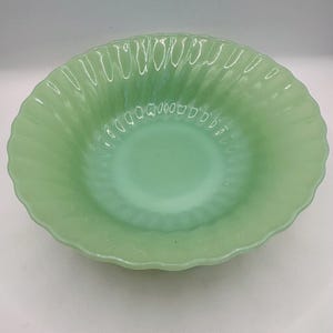 Vintage Fire-King Jadeite Swirl Bowl – 8.5&quot; Ruffled Scalloped Rim Anchor Hocking USA Mid-Century Milk Glass. Retro CottageCore Kitchen