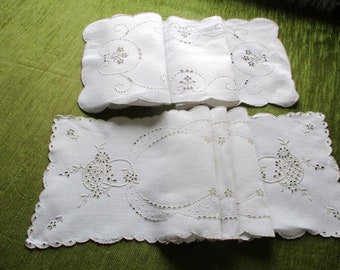 2 Vintage tablerunners beautifully hand embroidered with Madeira Hand embroidery - Linen