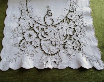 Vintage Embroidered Floral Hand Cut Table Topper/Runner/Doily Ivory 36x36" RD/SQ 