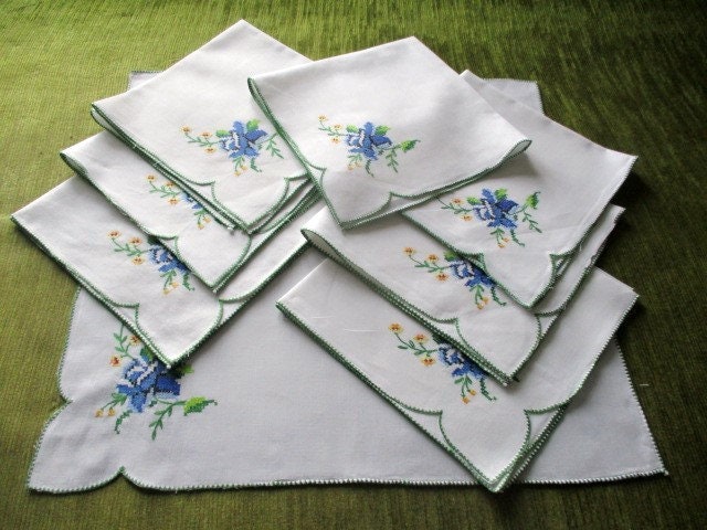 Linen Dinner Napkin with Floral Embroidery  White Linen Table Napkins –  Roman and Williams Guild