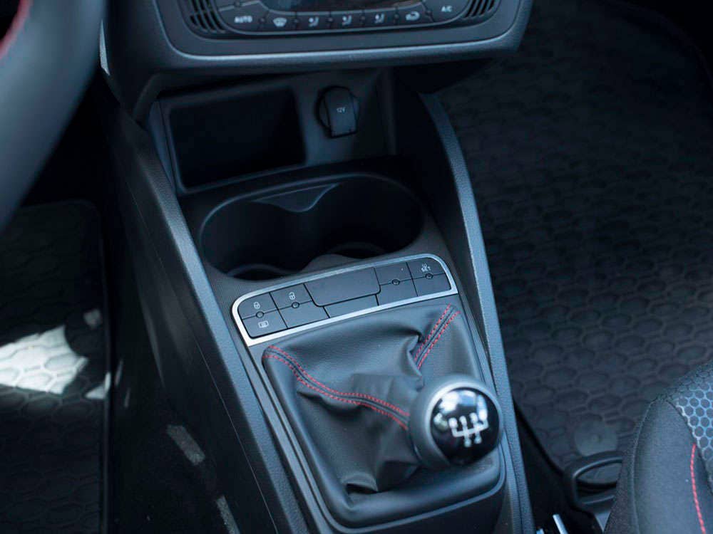 Autoabdeckung Seat Ibiza 4 ST - Jerseybezug Coverlux©: Gebrauch in der  Garage