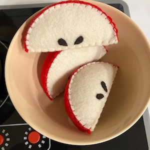 Felt apple slices | Fruit toy | Healthy play food | Pretend food | Play kitchen fruit