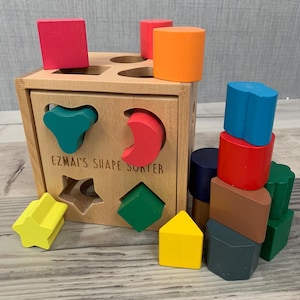 Personalised wooden shape sorter cube wooden toy learning toy motor skills development image 1