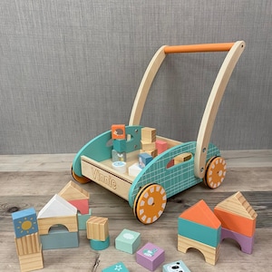 Gepersonaliseerde houten uniseks loopwagen met vormen - leren lopen - pastelkleurige dierenblokken - peutercadeau - kinderverjaardag