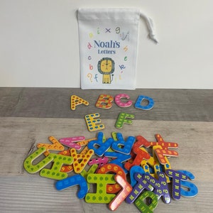 Letras magnéticas personalizadas con bolsa de almacenamiento - Juguete ABC - Regalos del alfabeto para niños pequeños - Regalos para niños - Primer cumpleaños - Regalo de bautizo