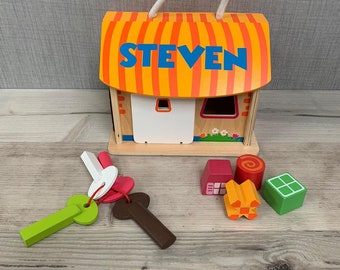 Personalised motor skills training shed - shape sorter - key training - wooden toy