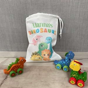 Hölzernes Schiebe Dinosaurier Spielzeug mit personalisierter bedruckter Aufbewahrungstasche - Geschenke für Kleinkinder - Holzspielzeug - Taufgeschenk