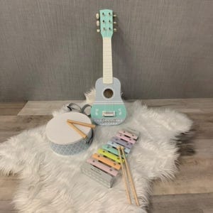 Strumenti musicali unisex personalizzati color pastello - tamburo, xilofono, chitarre, set musicale in legno - regalo per bambini - giocattolo per bambini - regalo di Natale