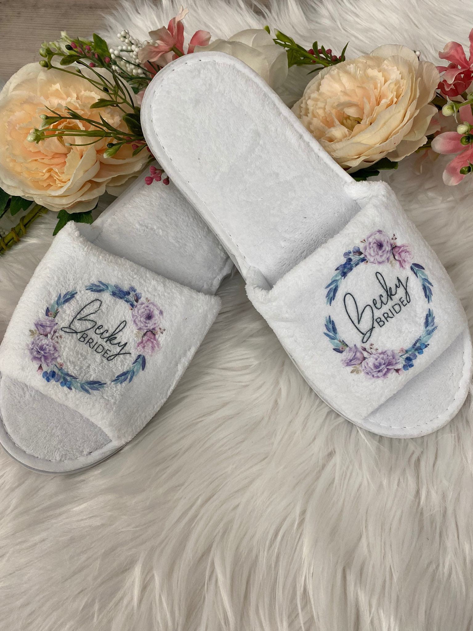 Heather Range Gepersonaliseerde Bruiloft Slippers - Spa Slippers - Bruiloft Gunst - Vrijgezellenfeest Cadeau - Bruidsslippers - Bloemen