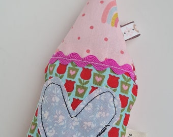 Little house pendant/cloth pendant/little house made of fabric/Scandinavian/birthday gift/children's room decoration