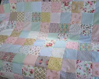 Patchworkdecke 140 x 200 cm Kinderdecke Krabbeldecke Tagesdecke Bettüberwurf Picknickdecke Baumwolle/ Fleece bunt
