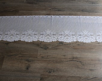 Franse gordijnen. Cafégordijn. Deurgordijn. Gordijn. Volant. Franse jaargang. Franse landelijke inrichting. Boerderijdecor. Frans linnengoed.