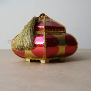 Schöne handgemachte Vintage Schmuckschatulle aus gold-roter Pappe Ein Geschenk zum Muttertag 1970er Jahre Vintage