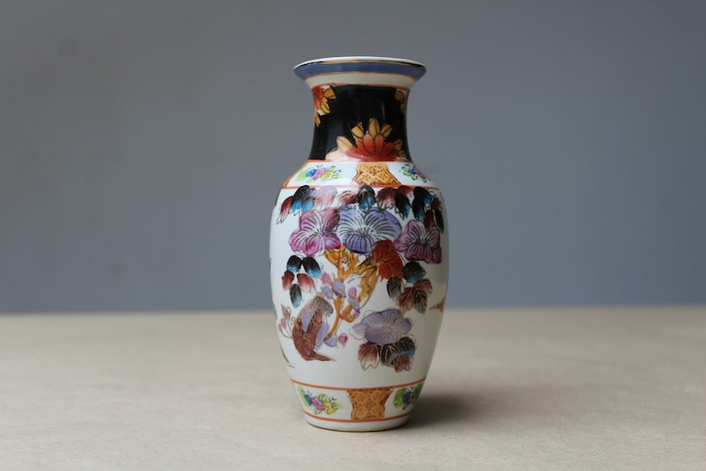 Ваза с цветами. Винтажные вазы для цветов. Винтажные вазы для цветов. Винтажная английская ваза для цветов. Винтажные вазы для цветов.