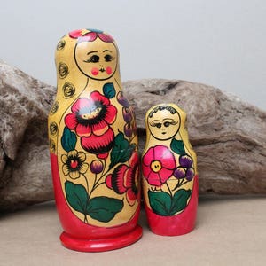 Alter sowjetischer Matroschka.Russische Holzpuppe.Handgemachte Schachtelpuppe - 2-tlg.