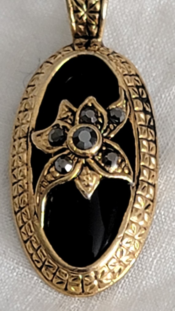 Antique design black rhinestone flower pendant