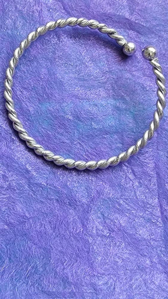 Twisted metal cuff bracelet silver tone - image 2
