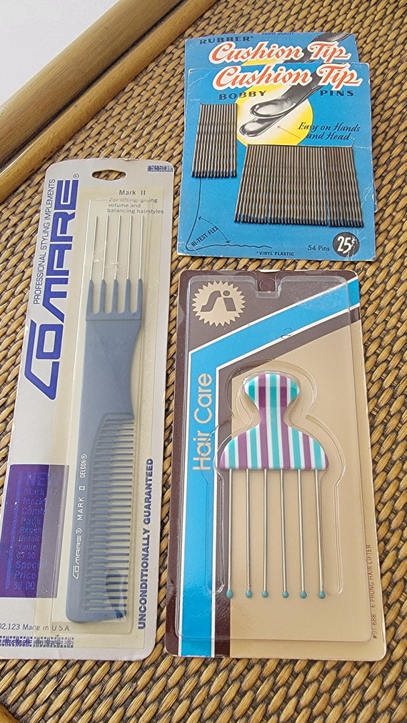 Vintage combs and Bobby pins NOS - image 1