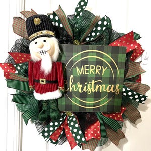 Nutcracker Wreath, wreath with Nutcracker, Christmas Wreath for Front door, Christmas Deco Mesh Wreath, Traditional Christmas Wreath