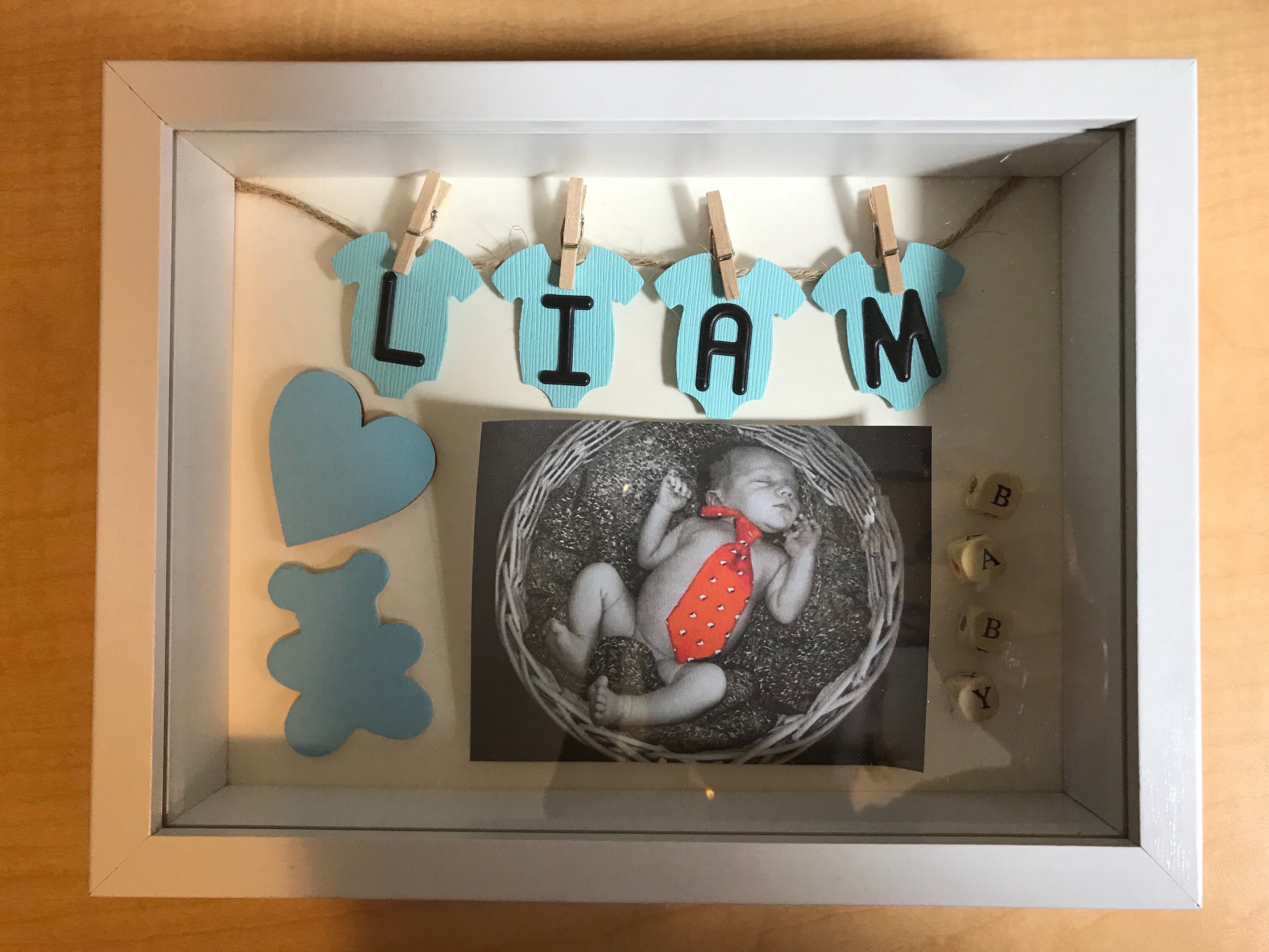 Marco de nombre de niña personalizada / caja de sombras con | Etsy