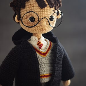 Patrón amigurumi famoso niño mago muñeco crochet, juguete pdf Tutorial inglés español imagen 9