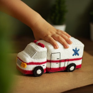 Amigurumi ambulance crochet pattern, pdf tutorial in English and Spanish image 7