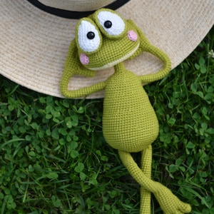 Amigurumi cute summer frog on vacation, PDF ENGLISH Spanish German crochet animal pattern image 4