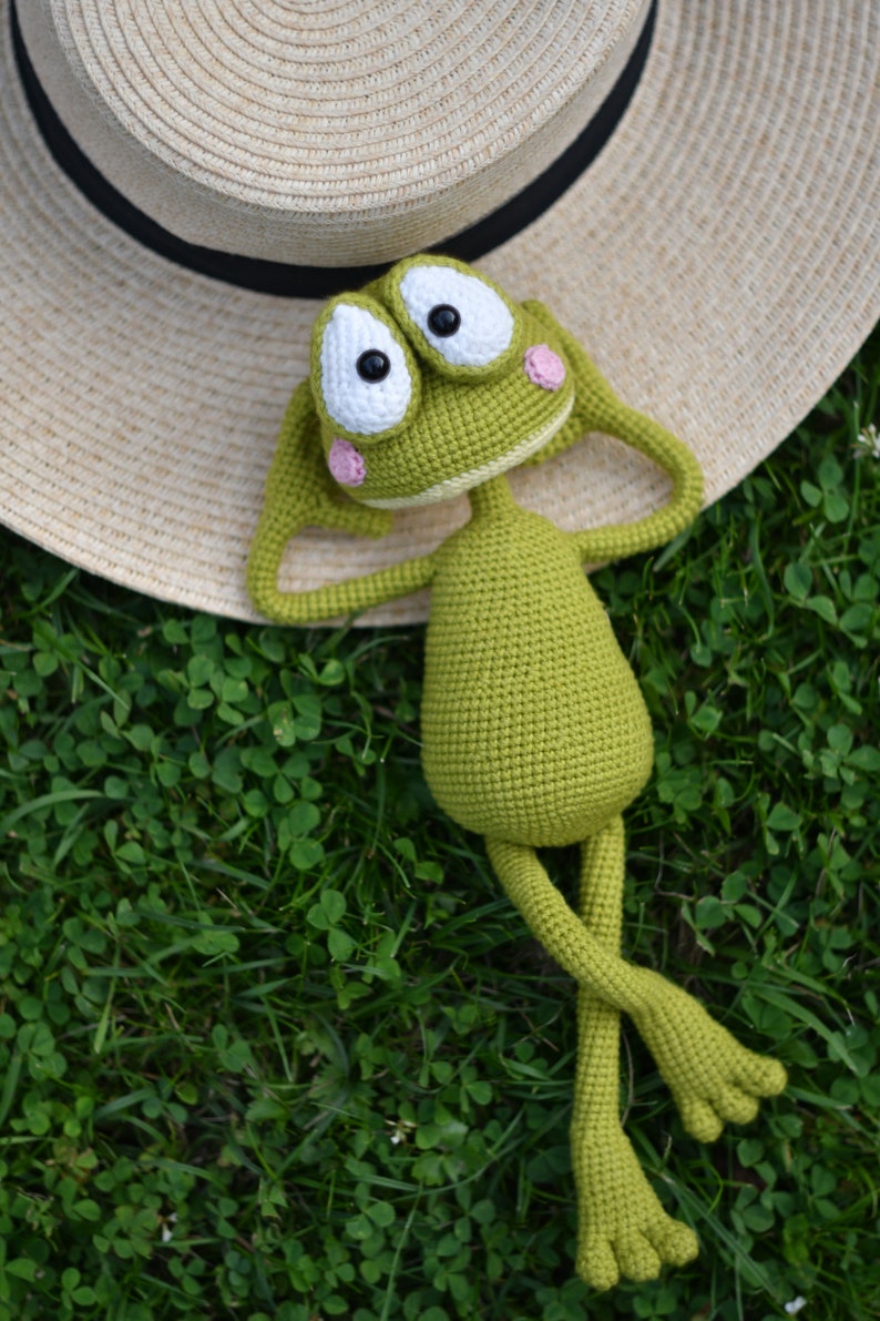 Amigurumi cute summer frog on vacation, PDF ENGLISH Spanish German crochet animal pattern image 4