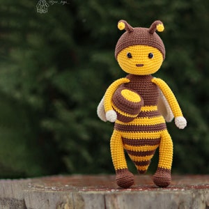 Crochet bee pattern. Amigurumi bee. Funny mini crochet bee image 3