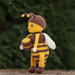 Crochet bee pattern. Amigurumi bee. Funny mini crochet bee image 4