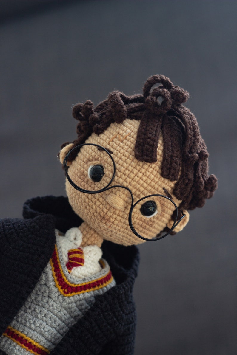 Patrón amigurumi famoso niño mago muñeco crochet, juguete pdf Tutorial inglés español imagen 2