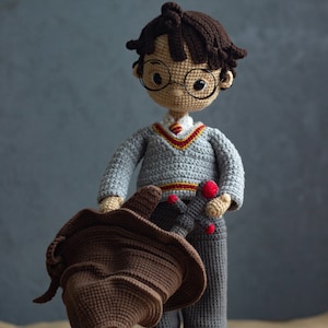 Patrón amigurumi famoso niño mago muñeco crochet, juguete pdf Tutorial inglés español imagen 8