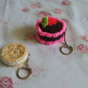 Schlüsselanhänger-Combo! Gehäkelte Schlüsselanhänger Mini Kuchen und Shortbread Cookies / Rucksack Charme / Reißverschluss-Charme