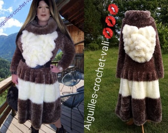 Robe femme longue tricoté mains en laine eyelash fur marron avec col volants énorme knit dress chunky fur