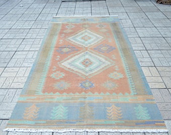 Vintage pastel kilim rug. Turkish rug. Turkish vintage rug. Kilim rug. Vintage kilim. Free shipping. 8.8 x 4.7 feet.