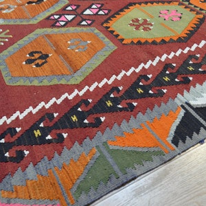 Vintage kilim rug. Turkish kilim rug. Turkish vintage kilim. Livingroom kilim. Colourful kilim. Free shipping. 9.7 x 5.4 feet. image 4