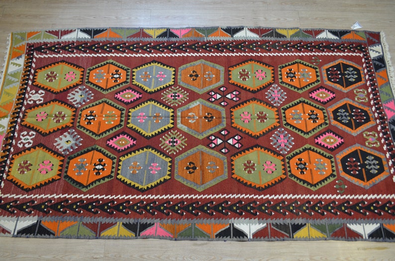 Vintage kilim rug. Turkish kilim rug. Turkish vintage kilim. Livingroom kilim. Colourful kilim. Free shipping. 9.7 x 5.4 feet. image 6