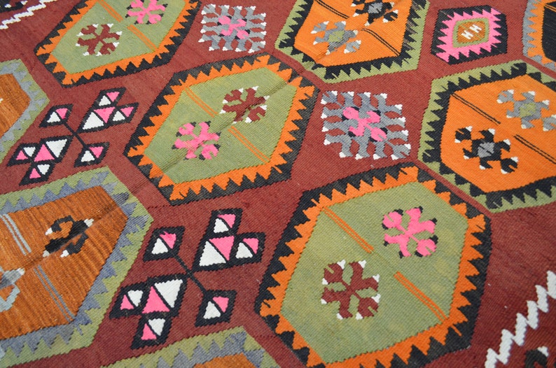 Vintage kilim rug. Turkish kilim rug. Turkish vintage kilim. Livingroom kilim. Colourful kilim. Free shipping. 9.7 x 5.4 feet. image 5